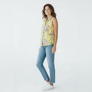 Lauren Ralph Lauren Sleeveless Button Down Floral Blouse 
100% Cotton